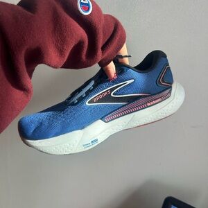 Brooks Woman Athletic Shoes in Blue and White